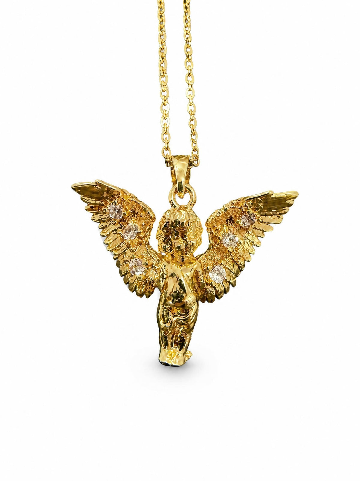 Collier ange gardien SYERA, gros plan pendentif doré sertie de zircons