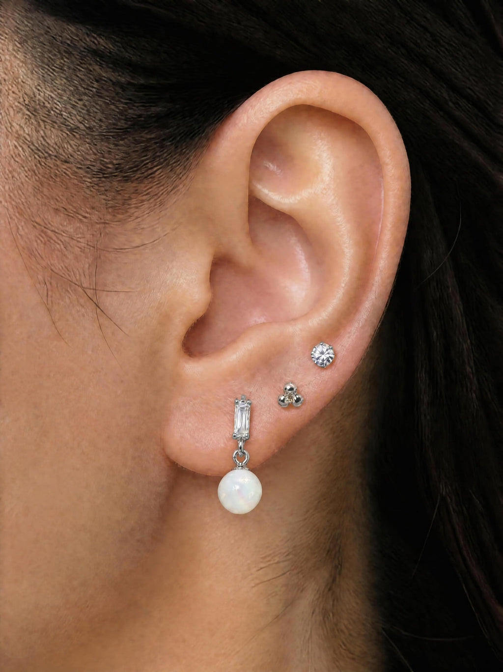 Trio de piercings opale et cristal SYERA sur fond marbré