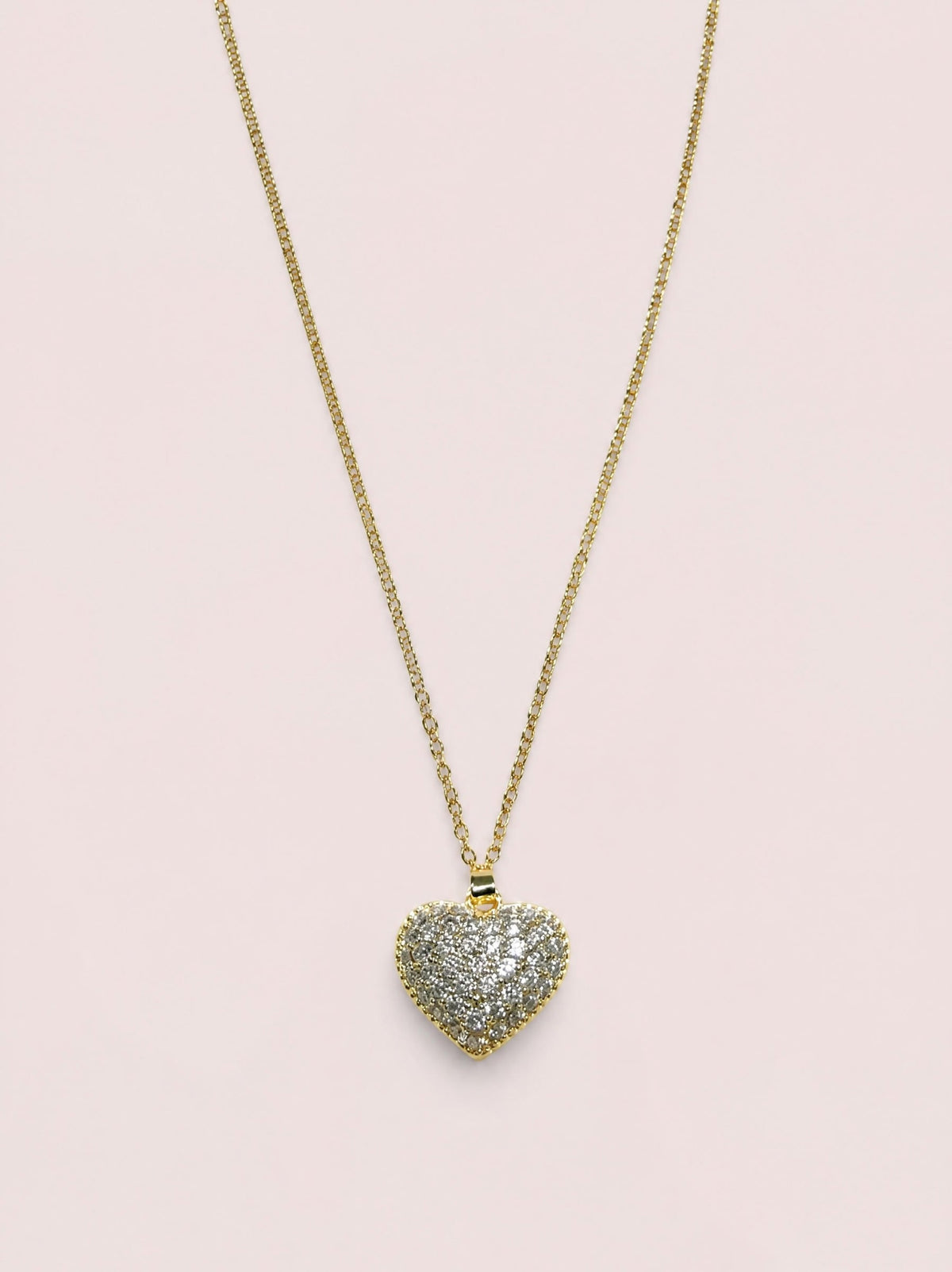 Collier duo cœurs secrets SYERA, gros plan des deux pendentifs cœur